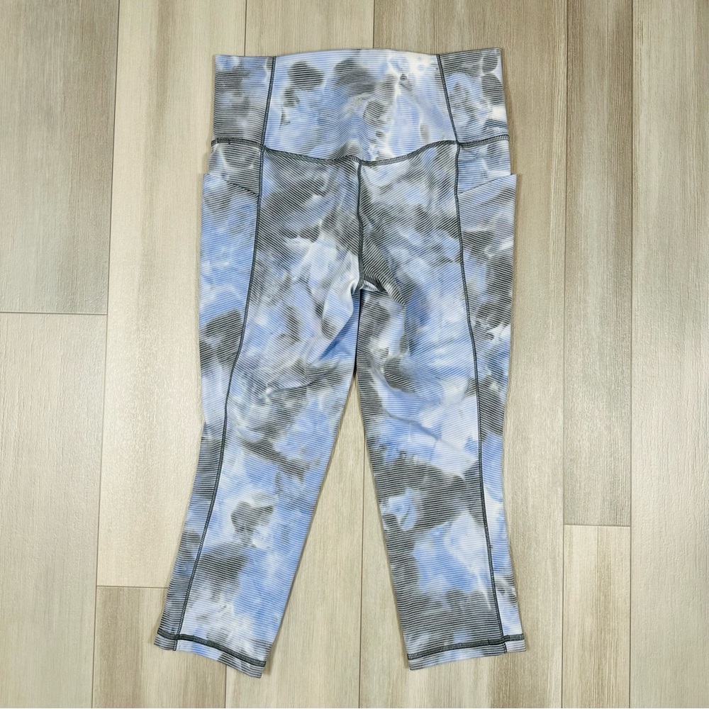 Athleta Salutation Stash Pocket II Textured Capri Leggings Size Medium - Picture 6 of 9